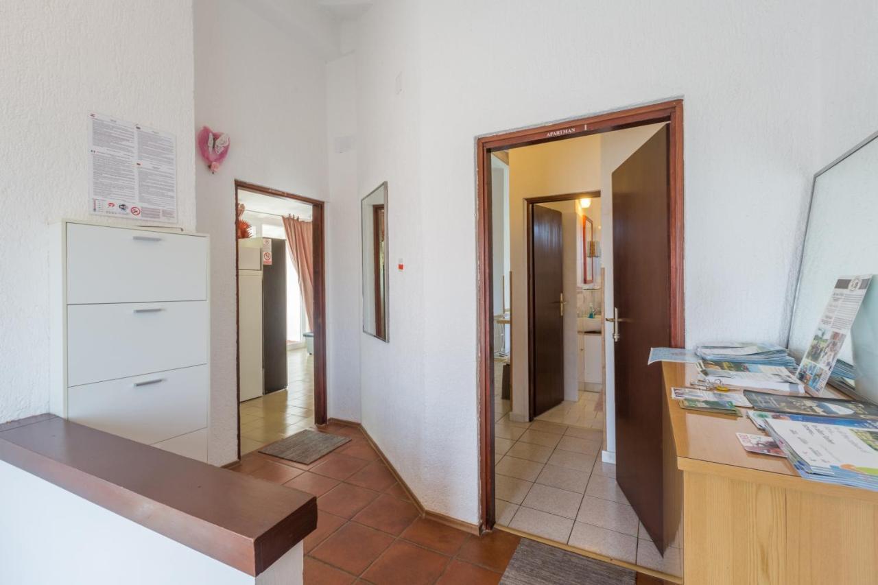 Apartments With A Parking Space Karigador, Novigrad - 2534 Exteriör bild